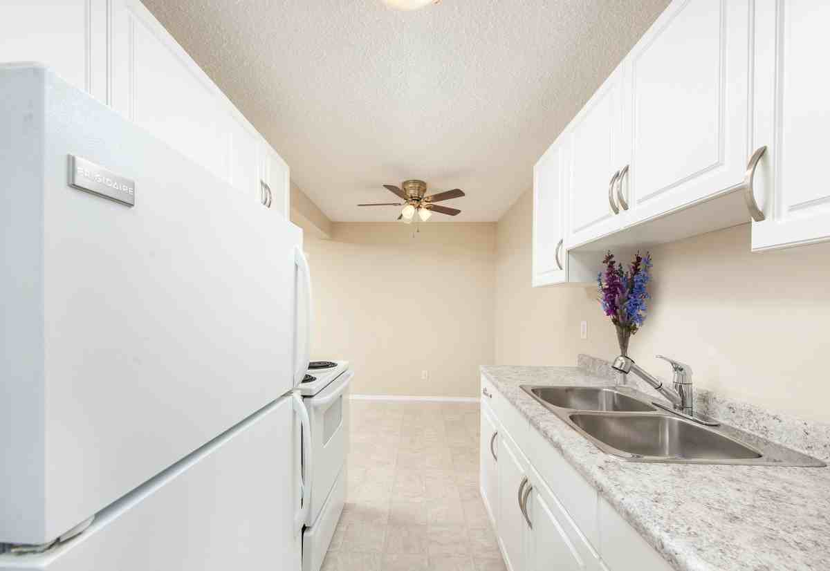 Fernwood Apartments - Photo 2 of 37