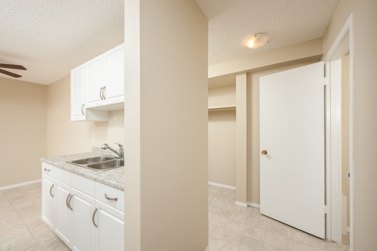Fernwood Apartments - Photo 4 of 37