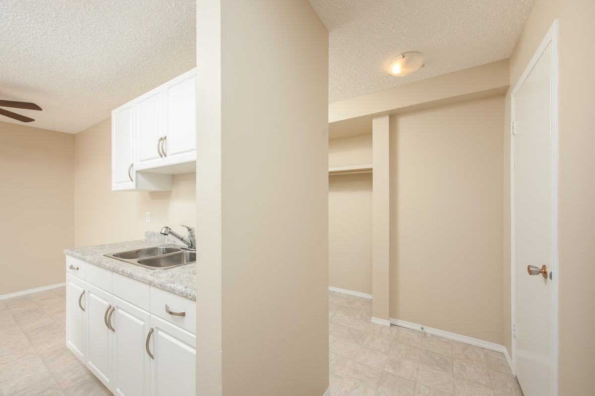 Fernwood Apartments - Photo 5 of 37
