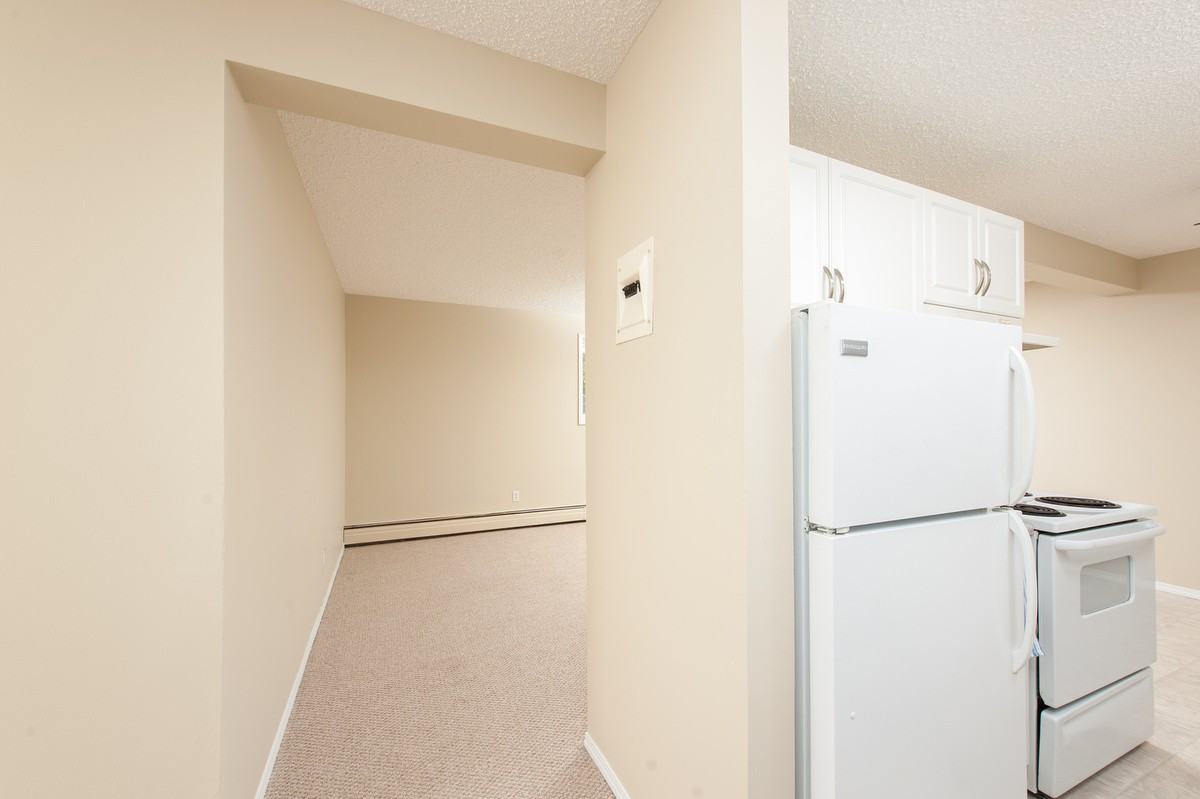 Fernwood Apartments - Photo 6 of 37