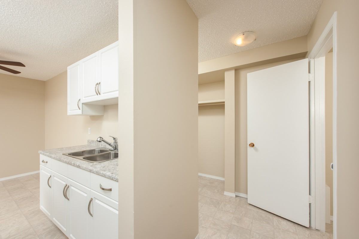 Fernwood Apartments - Photo 7 of 37