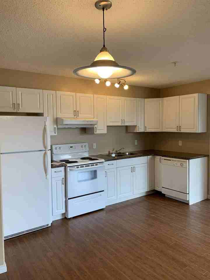 Parkdale Manor - Photo 5 of 22