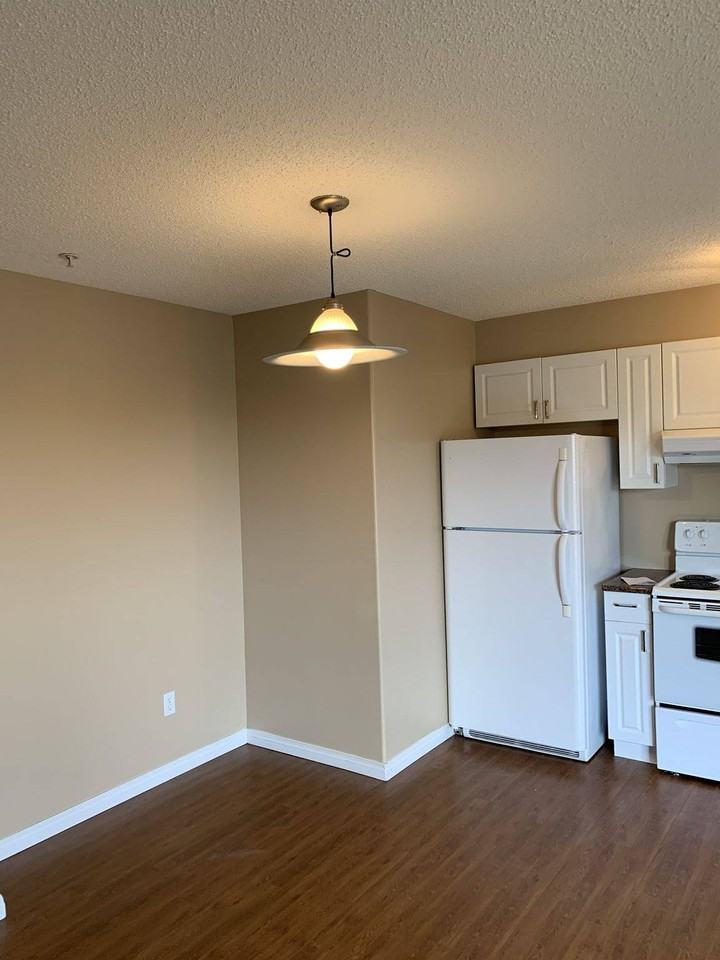 Parkdale Manor - Photo 6 of 22