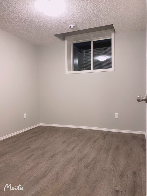 2107 Graydon Hill Cres Sw - Photo 2 of 9