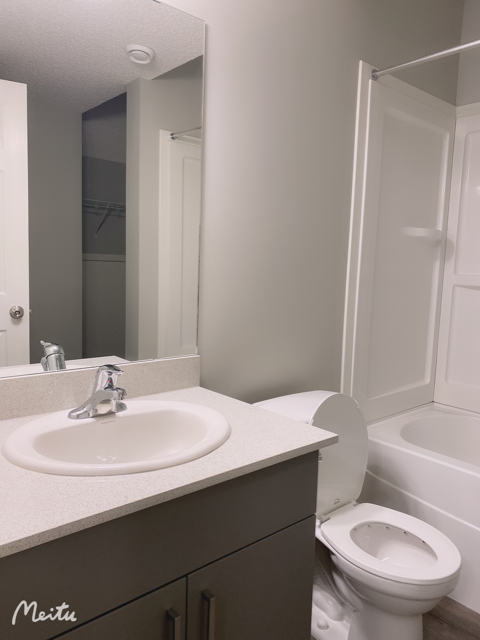 2107 Graydon Hill Cres Sw - Photo 3 of 9