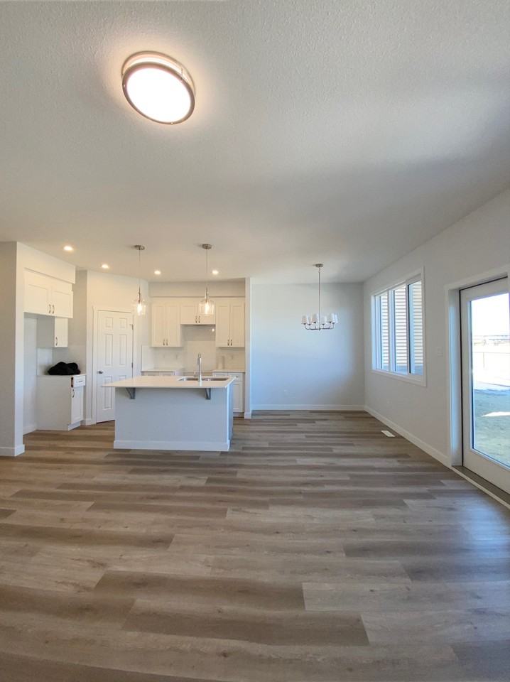Main - 15622 18 Ave SW - Photo 4 of 31