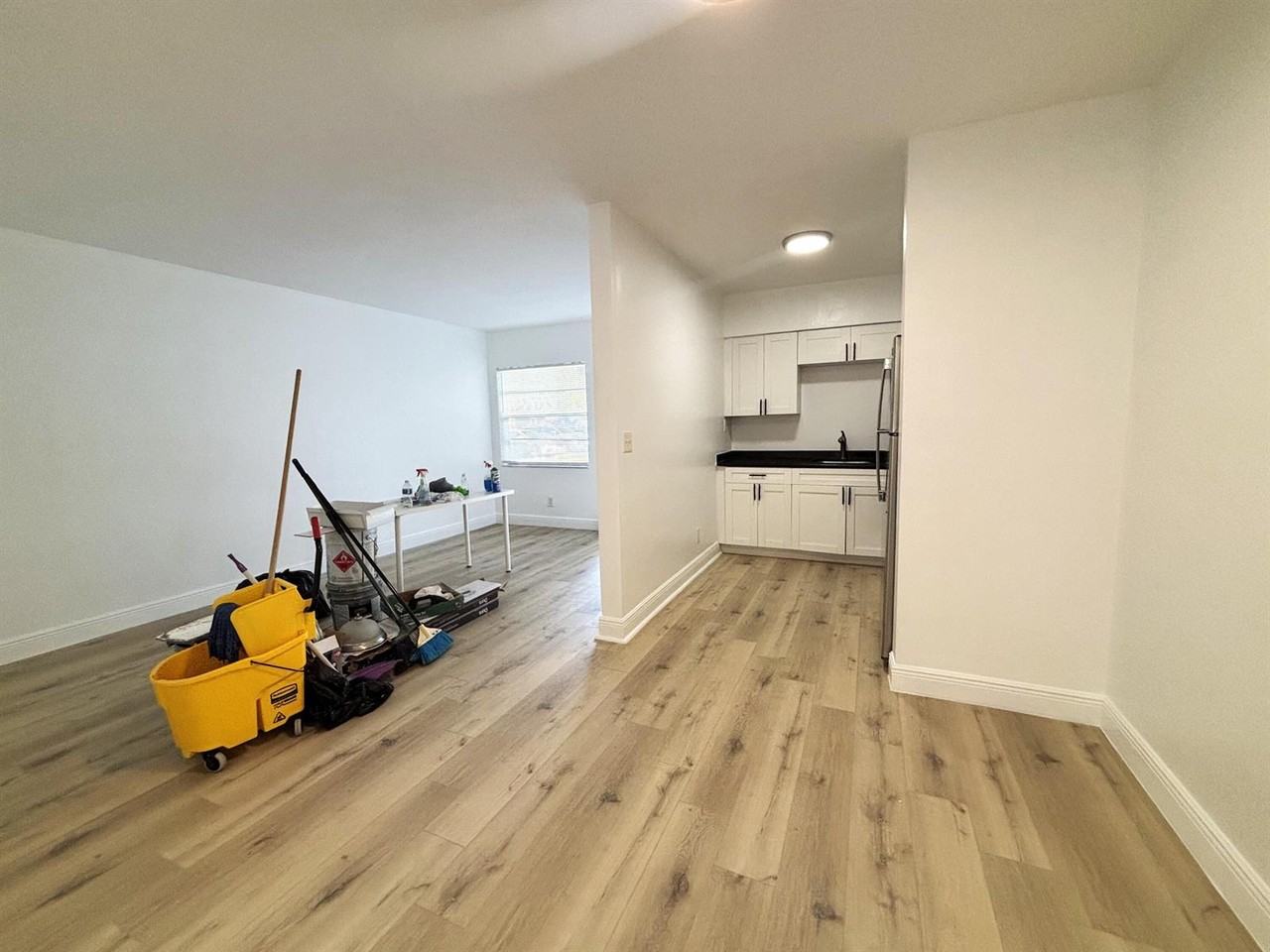 1916 Southwest 11th Street - Photo 4 of 4