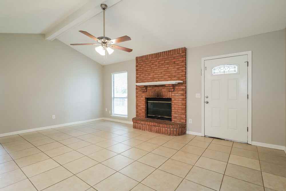 1804 Sherwood Dr - Photo 5 of 16