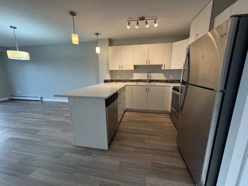 2801 43 Ave - Photo 5 of 35