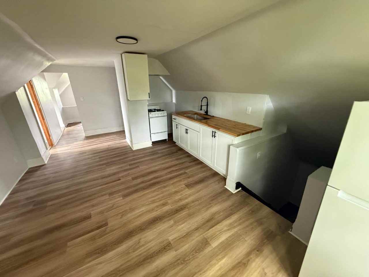 11526 Woodland Ave - Photo 4 of 9