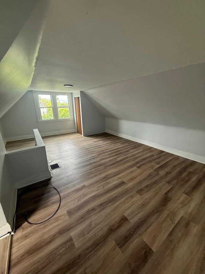 11526 Woodland Ave - Photo 6 of 9