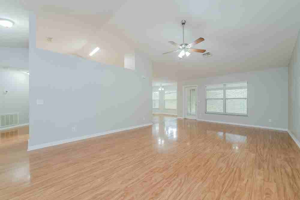 1923 Southern Oak Loop - Photo 3 of 16