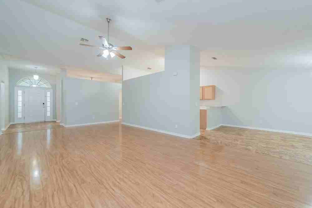 1923 Southern Oak Loop - Photo 4 of 16