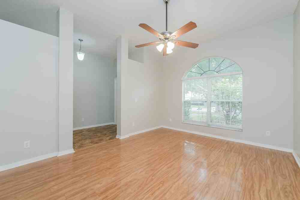 1923 Southern Oak Loop - Photo 5 of 16