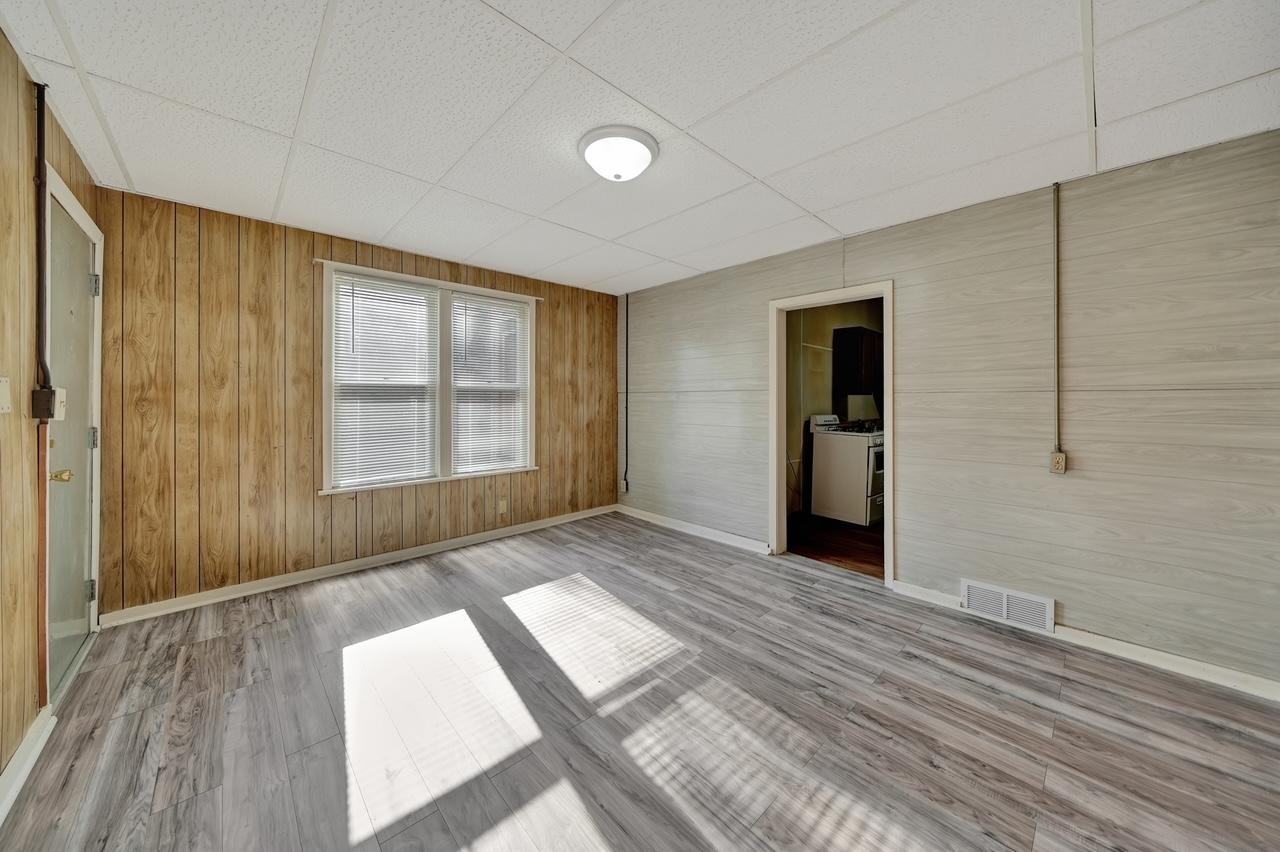 2411 Q Street - Photo 4 of 10