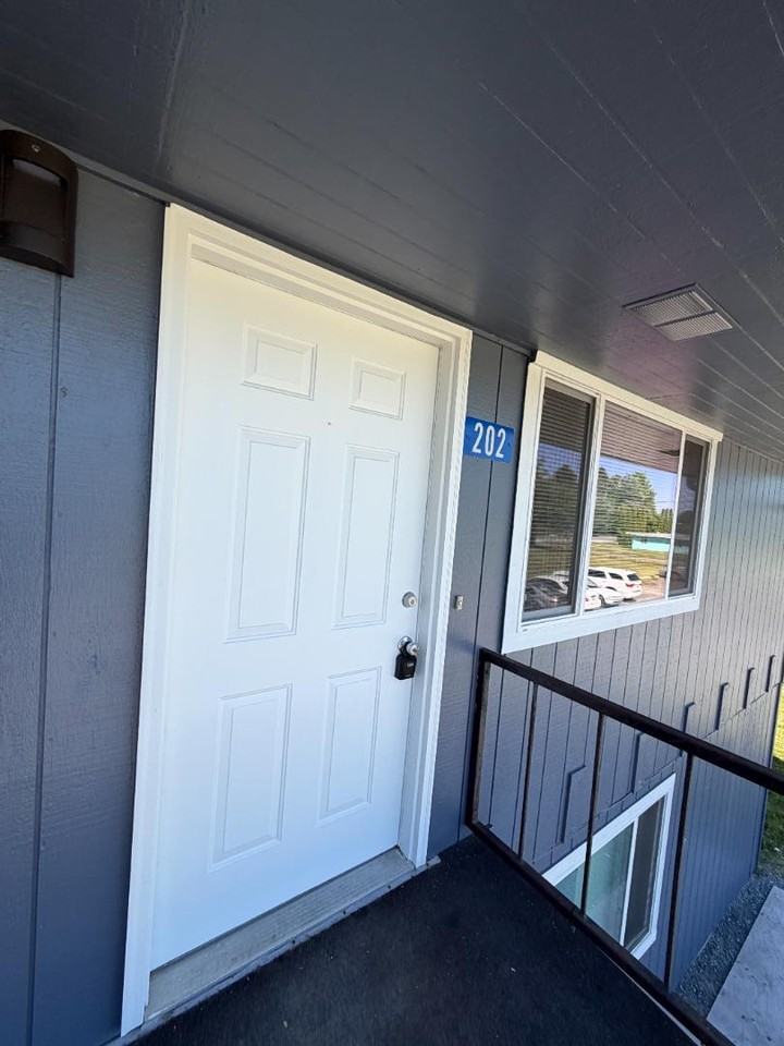 17536 Bennett Road, Apt. 202, Mount Vernon, WA 98273 - Photo 3 of 6
