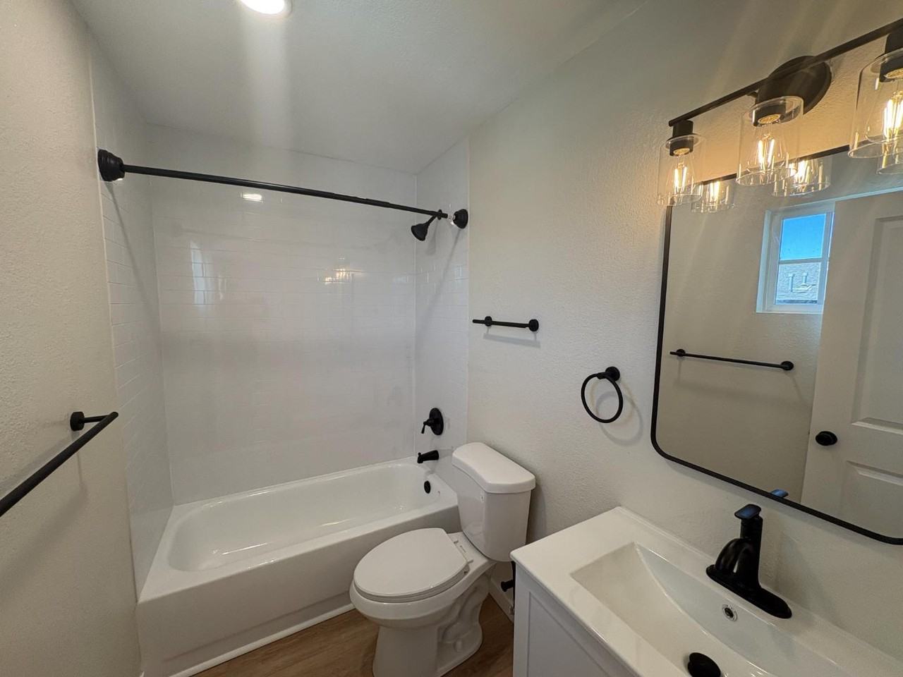 328 South Weitzel Street - Photo 5 of 50