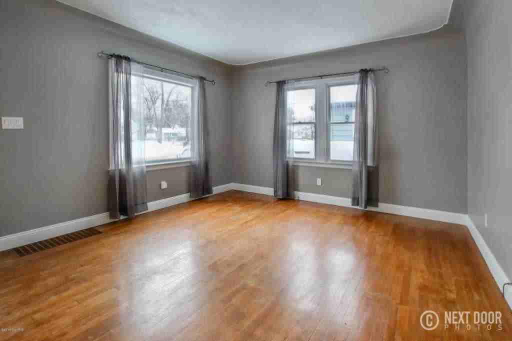 1319 Diamond Ave Ne #1 - Photo 2 of 15