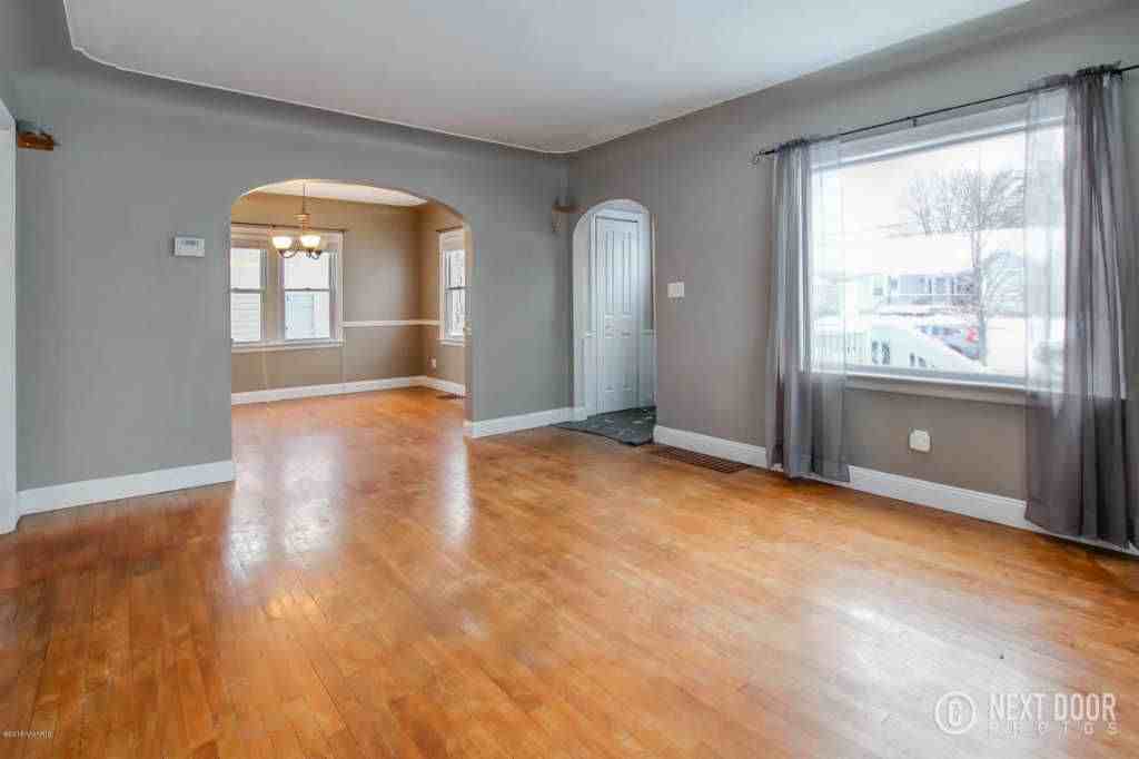 1319 Diamond Ave Ne #1 - Photo 3 of 15