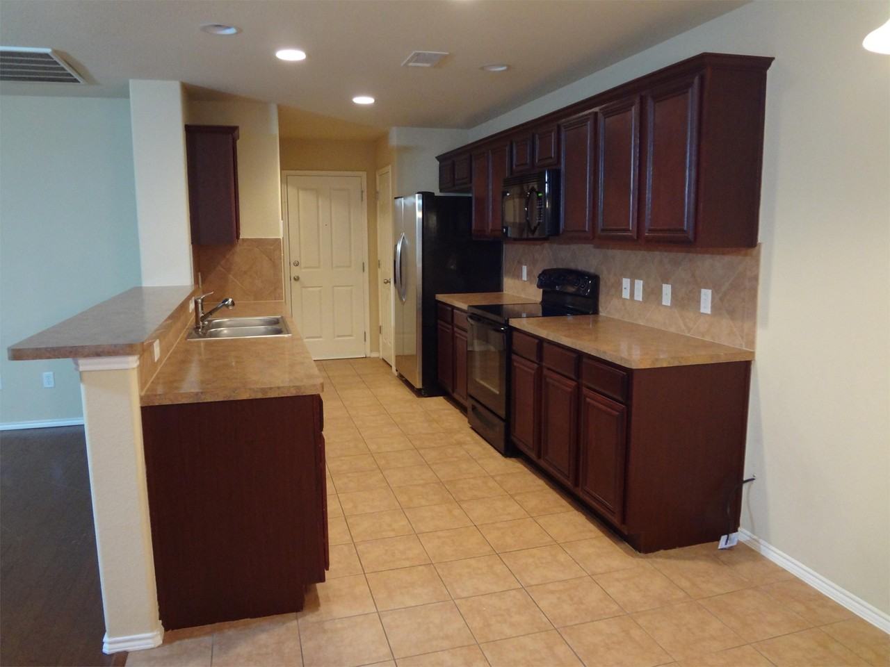 904 Mazatlan Ct #1 - Photo 4 of 15