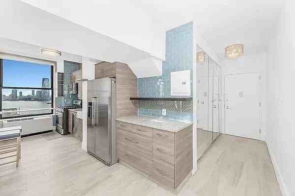 West St #18B - Photo 2 of 20