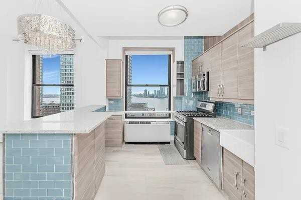 West St #18B - Photo 3 of 20