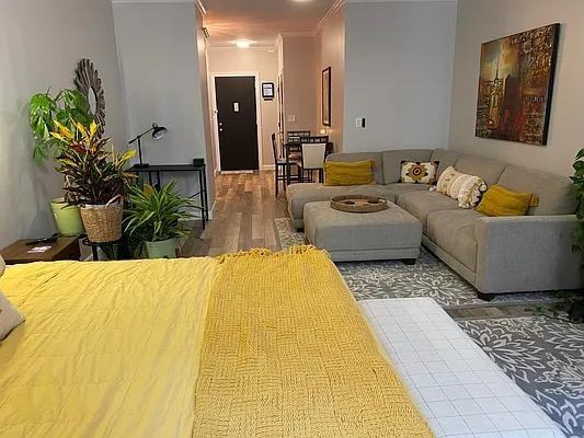 Hanover Sq #12B - Photo 2 of 5