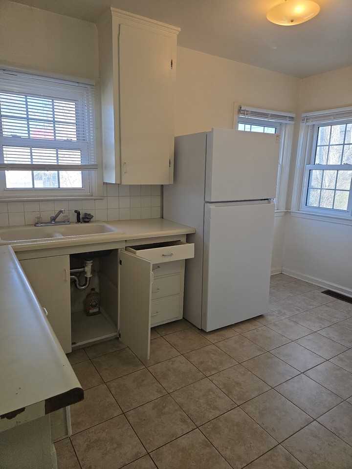 822 W Pershing Blvd #UP - Photo 2 of 3