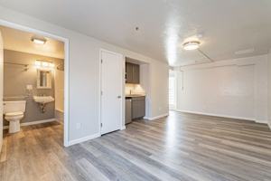 featured image of 700 N 7th Ave