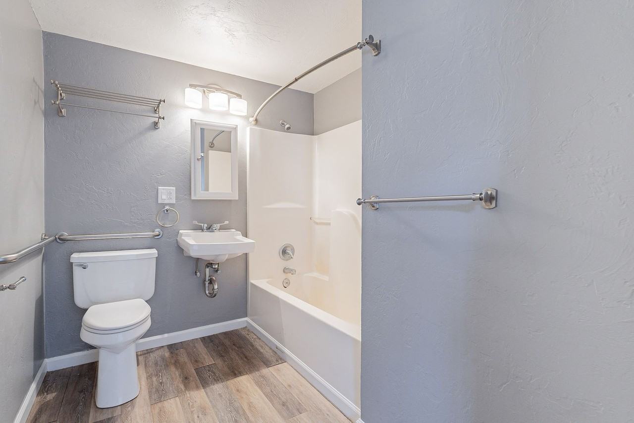 700 N. 7th Ave. ( Main House, A, B, C, D ) - Photo 4 of 15