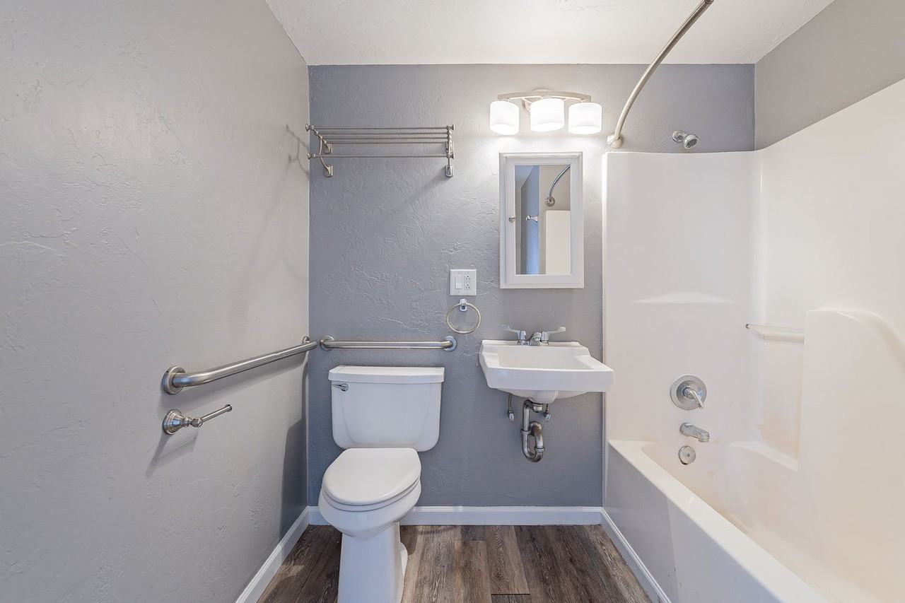 700 N. 7th Ave. ( Main House, A, B, C, D ) - Photo 5 of 15
