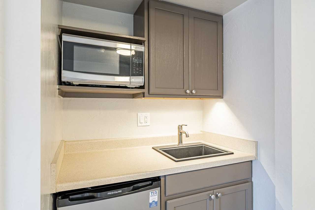 700 N. 7th Ave. ( Main House, A, B, C, D ) - Photo 6 of 15