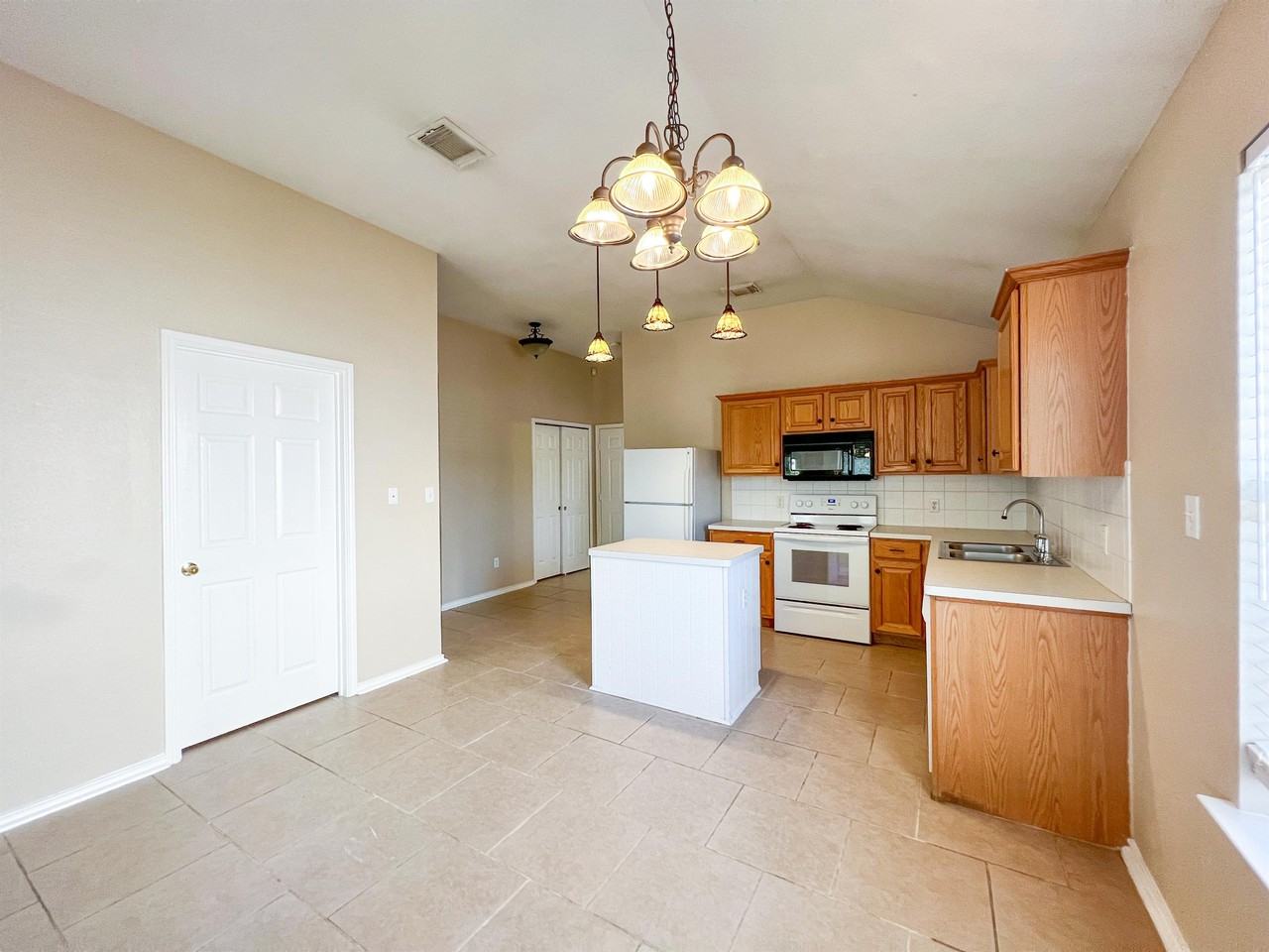 1632 Sunnycrest Cir #1 - Photo 3 of 14