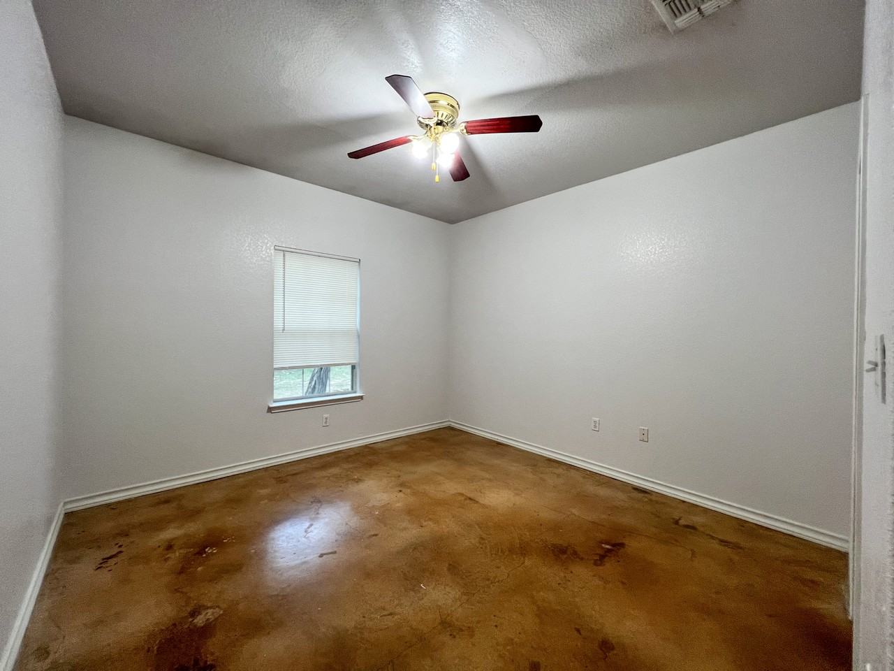 1080 Rainbow Dr #3 - Photo 3 of 11