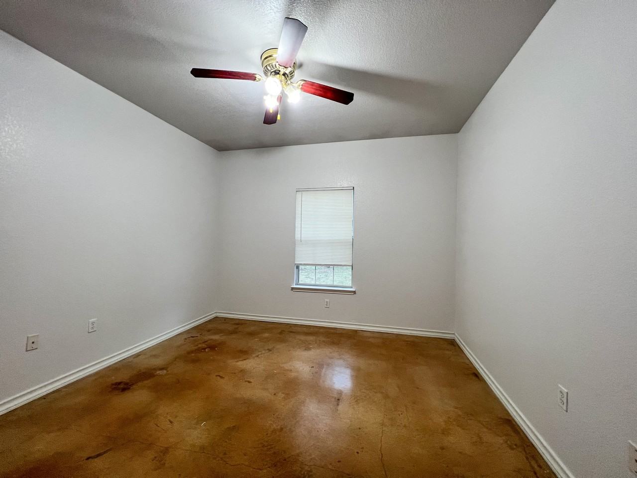 1080 Rainbow Dr #3 - Photo 4 of 11