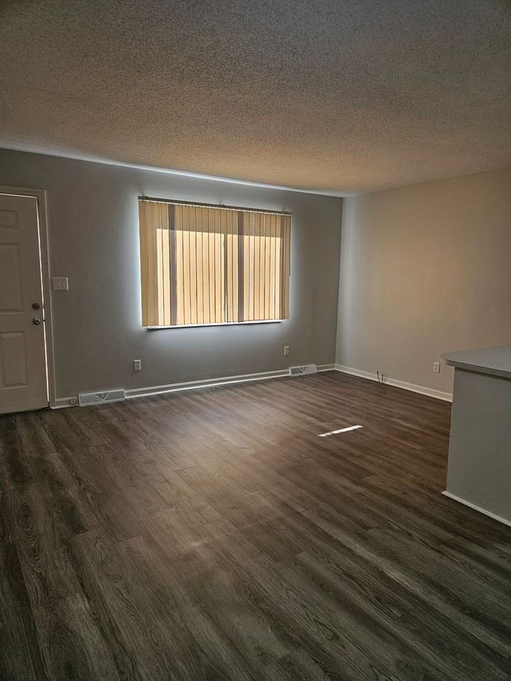 415 Green Valley Dr #33 - Photo 2 of 7