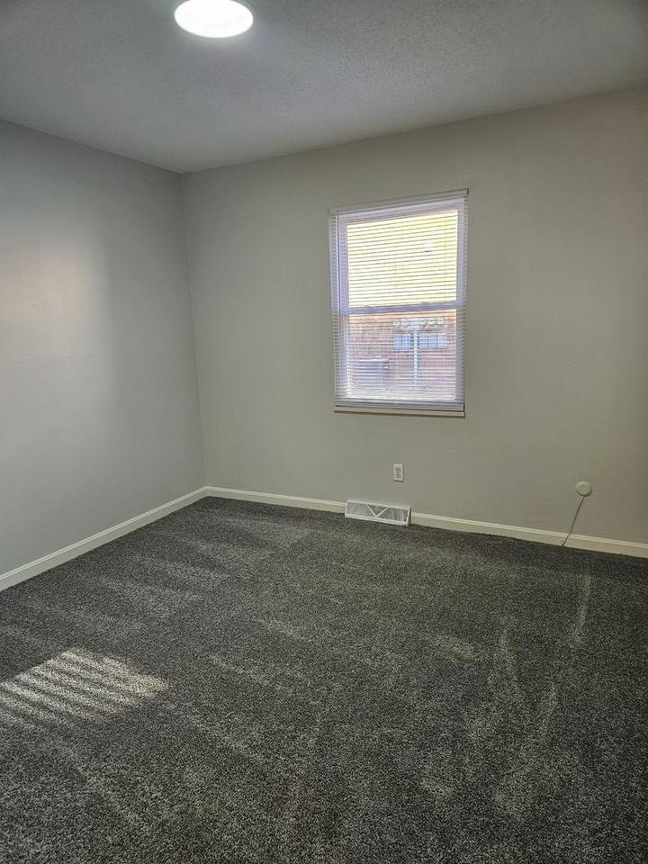 415 Green Valley Dr #33 - Photo 3 of 7