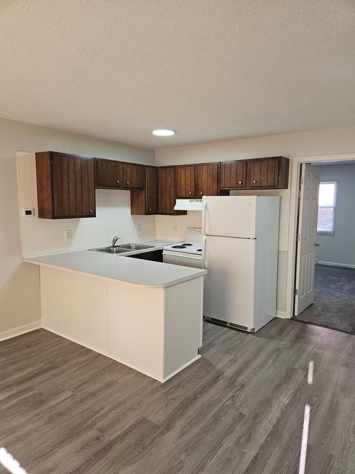 415 Green Valley Dr #33 - Photo 4 of 7