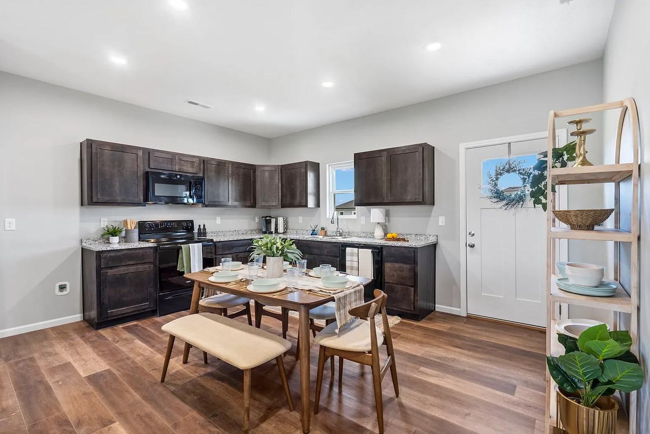 112 W Ledgestone Dr #1 - Photo 2 of 11