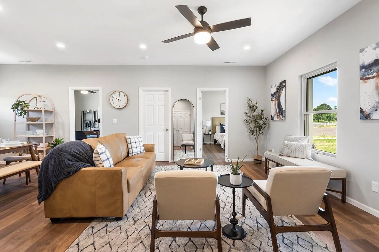 112 W Ledgestone Dr #1 - Photo 4 of 11