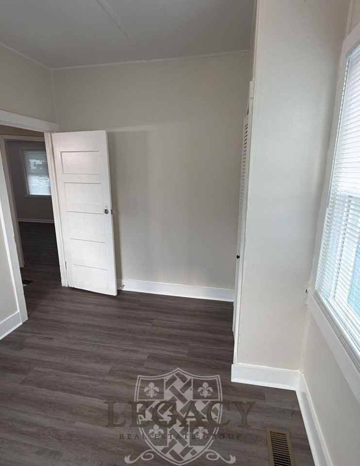 1108 Elliston St #1 - Photo 4 of 13