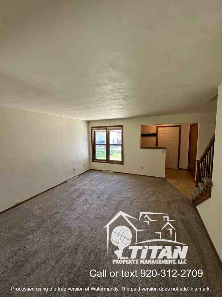 1008 Oxford Dr #4 - Photo 3 of 9