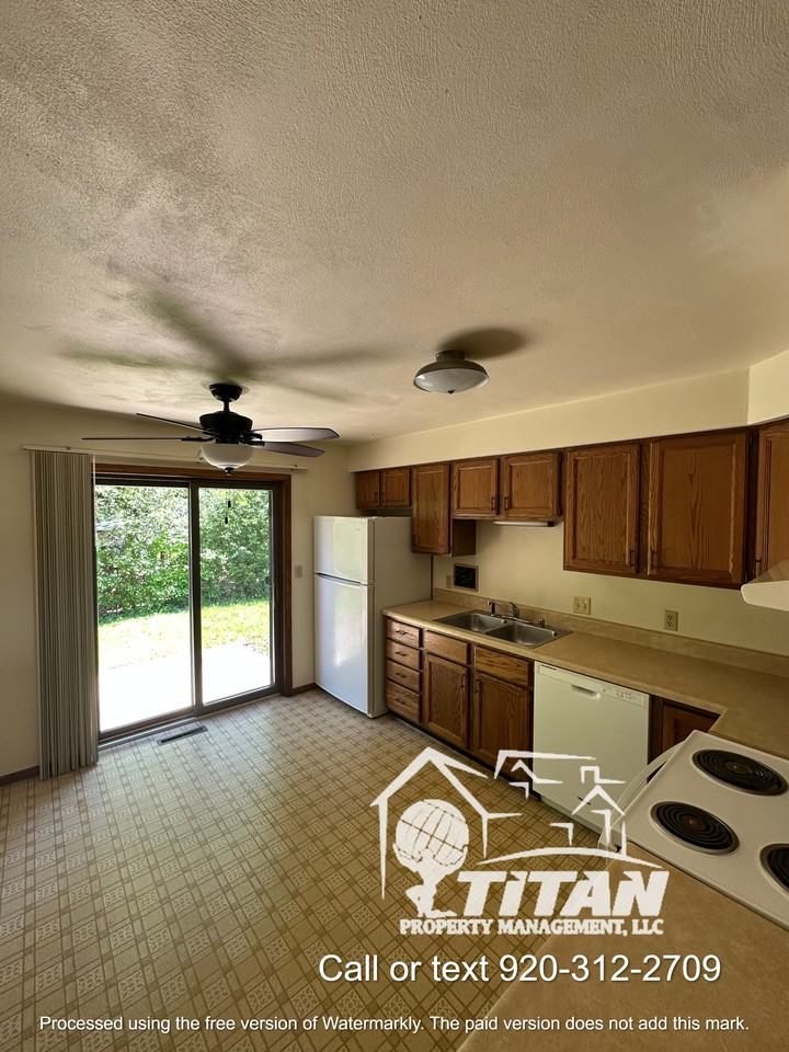 1008 Oxford Dr #4 - Photo 4 of 9