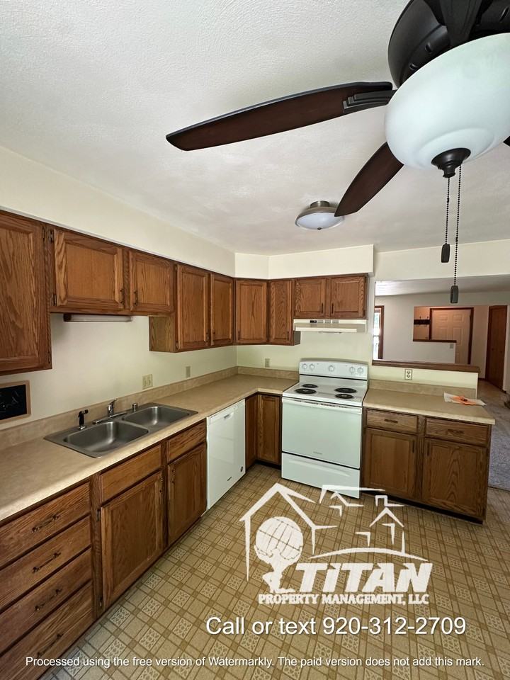 1008 Oxford Dr #4 - Photo 5 of 9