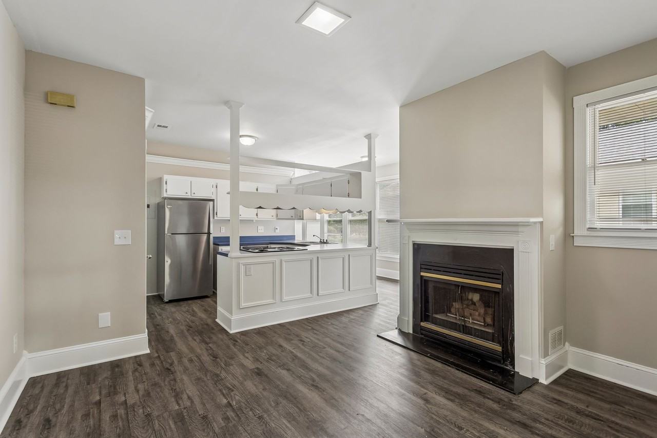 Victorian Village Apartments - Photo 2 of 44