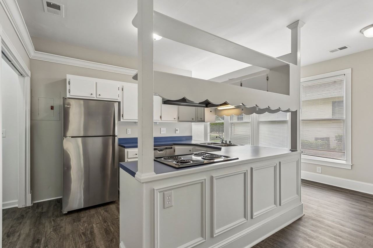 Victorian Village Apartments - Photo 4 of 44