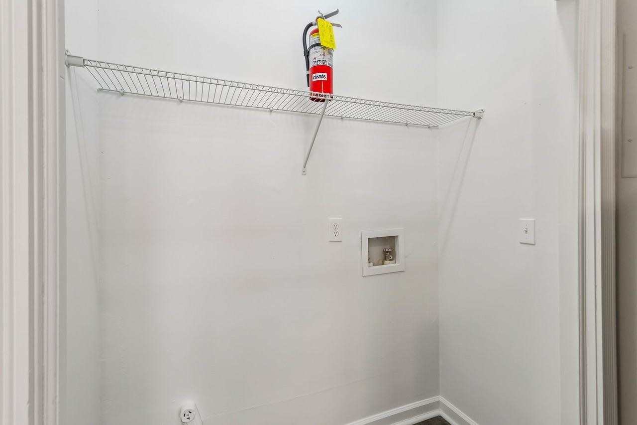 Victorian Village Apartments - Photo 6 of 44