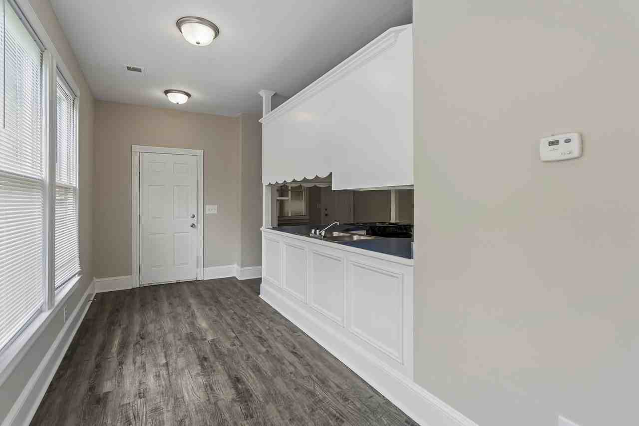 Victorian Village Apartments - Photo 7 of 44