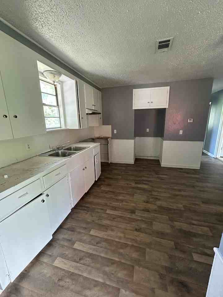 570 Sally Ann Dr - Photo 2 of 9