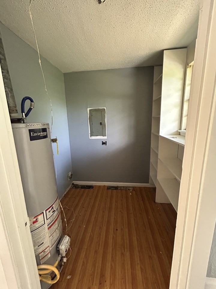 570 Sally Ann Dr - Photo 3 of 9